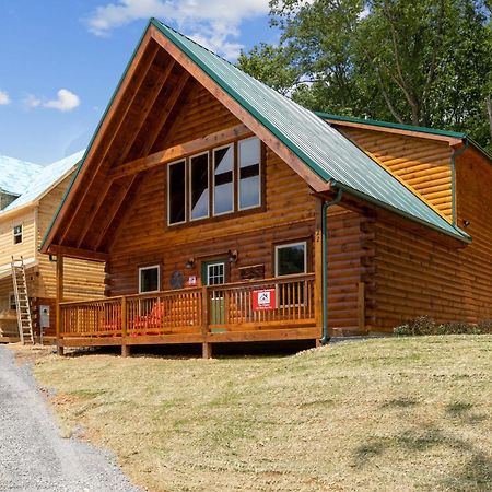 The 3 Bears Is A Newly Built 3 Bedroom Cabin Only 3 Minutes From The Parkway! Pigeon Forge Exteriör bild