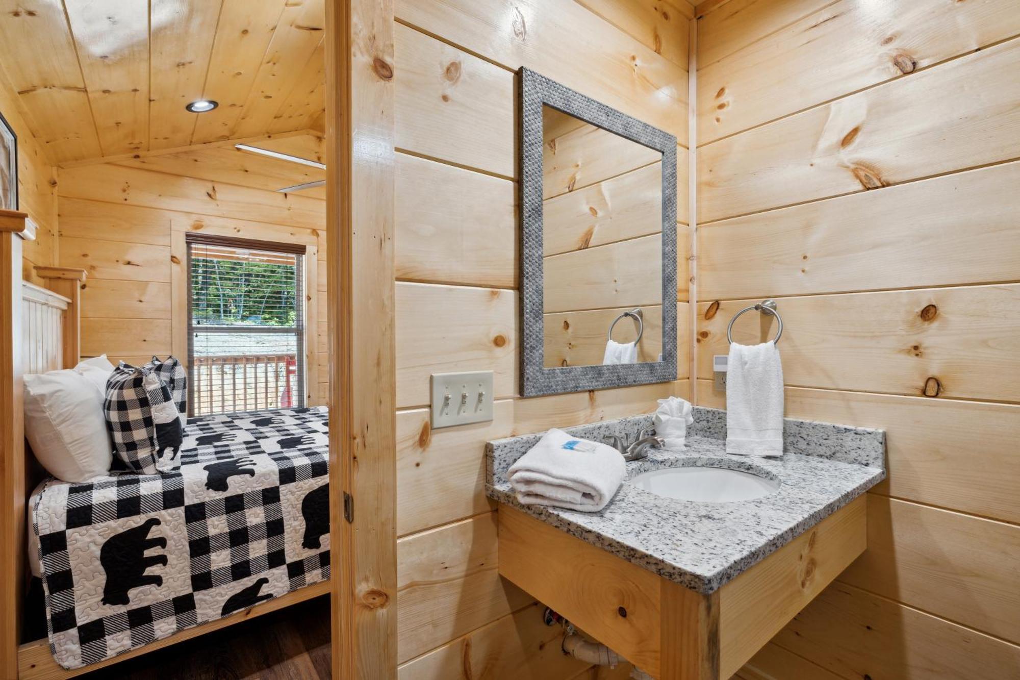 The 3 Bears Is A Newly Built 3 Bedroom Cabin Only 3 Minutes From The Parkway! Pigeon Forge Exteriör bild